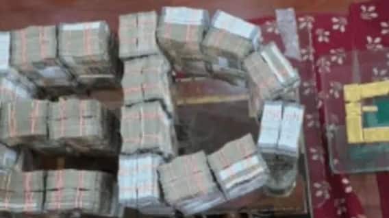 Punjab News: ਪੰਜਾਬ 'ਚ ਮੱਚਿਆ ਹਾਹਾਕਾਰ, ਜਲੰਧਰ ED ਨੇ 13 ਟਿਕਾਣਿਆਂ 'ਤੇ ਮਾਰਿਆ ਛਾਪਾ: 4.68 ਕਰੋੜ ਨਕਦੀ ਸਣੇ 5.9 ਕਿਲੋ ਸੋਨਾ ਬਰਾਮਦ, ਡੌਂਕੀ ਰੂਟ ਦਾ ਮਾਮਲਾ...