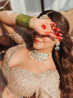 ટ્રેડિશનલ લુકમાં ગોર્જિયસ લાગી આમના શરીફ