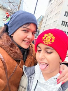 दो बार टूटी शादी, फिर भी नहीं टूटी 43 की ये एक्ट्रेस, इन दिनों बेटे के संग इंग्लैंड में यूं जी रही जिंदगी