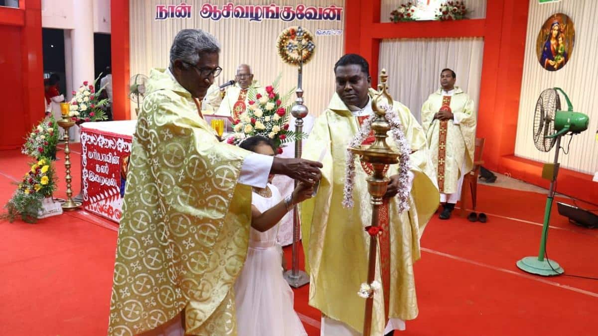 பிறந்தது புத்தாண்டு... தஞ்சை கிறிஸ்தவ தேவாலயங்களில் சிறப்பு பிரார்த்தனை