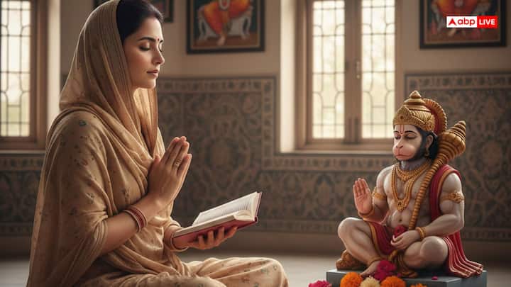 हनुमान जी का हनुमान चालीसा पढ़ने के अनगिनत फायदे हैं, लेकिन हनुमान जी बाल ब्रह्मचारी हैं. ऐसे में मन में एक सवाल उठता है कि अगर हनुमान जी बाल ब्रह्मचारी हैं तो क्या हनुमान चालीसा का पाठ महिलाएं कर सकती हैं? आइए जानें धार्मिक नजरिए से.