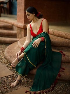 મેઘા શુક્લાએ ડીપનેક બ્લાઉઝમાં ક્લીવેજ કર્યું ફ્લોન્ટ