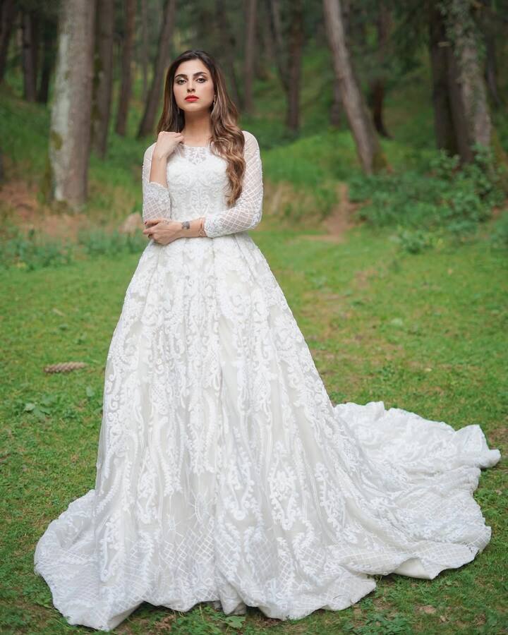 लेकिन एक्ट्रेस की मां ने उनसे कहा कि वो सुकून की जिंदगी जीना चाहती हैं. उन्होंने अपनी बेटी को कहा कि क्यों तुम मुझे उसी अंधेरे में धकेलना चाहती हो, जिससे मैं निकलकर आई हूं.