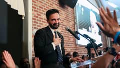 न्यूयॉर्कचे नवनिर्वाचित भारतीय वंशाचे महापौर जोहरान ममदानी दोन कुराणांवर हात ठेवत पदाची शपथ घेणार