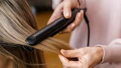 सावधान! हेयर स्ट्रेटनिंग कराने गई थी 17 साल की लड़की, फेल हो गई किडनी, सामने आई वजह