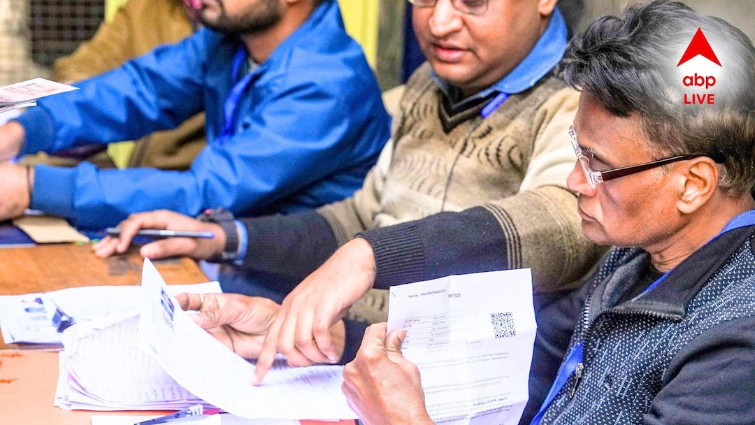 election commission new direction on SIR West Bengal SIR Hearing In house for these people SIR West Bengal: SIR-এর শুনানি চলাকালীন বড় সিদ্ধান্ত নির্বাচন কমিশনের, বাড়িতে গিয়ে শুনানি হল এঁদের! কারা সেই তালিকায়?