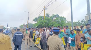 Teachers Protest: கொட்டும் மழையில் குவிந்த ஆசிரியர்கள்: 7-வது நாளாக நீடிக்கும் போராட்டம்!