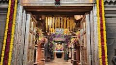 Pandharpur: नववर्षानिमित्त श्री विठ्ठल–रुक्मिणी मंदिरात फुलांची आकर्षक सजावट! त्याचीच काही क्षणचित्रे...