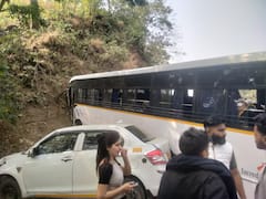Raigad Tamhini Ghat Accident: ताम्हिणी घाटात बस अन् कारचा अपघात; 20 जण जखमी, PHOTO