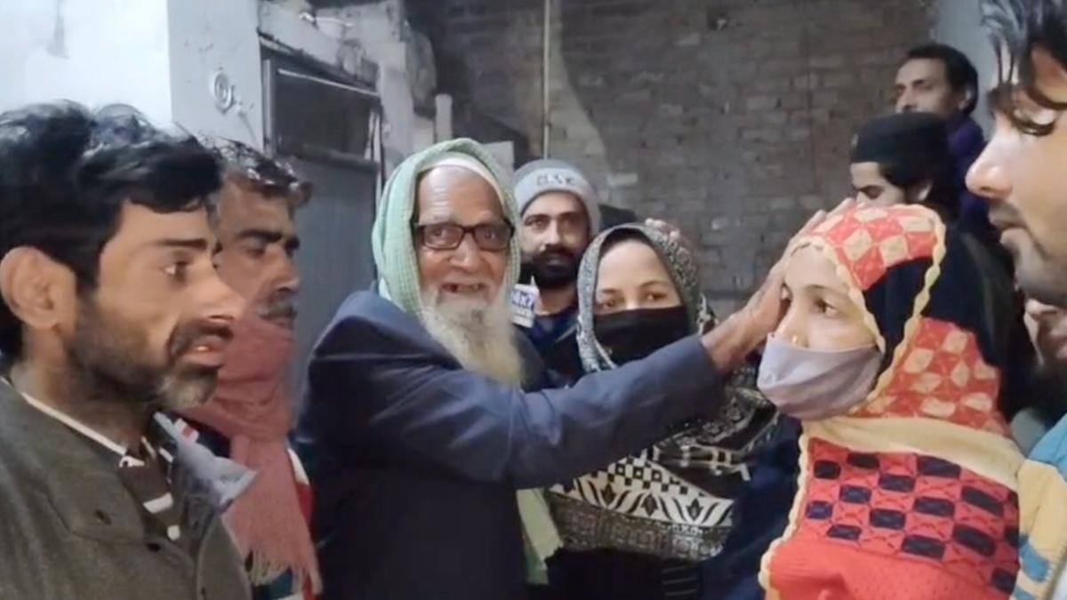 मुजफ्फरनगर में 29 साल से गायब बुजुर्ग को SIR ने परिजनों से मिलवाया, वेरिफिकेशन के लिए लौटे घर