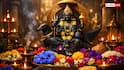 Shani Dev Puja: शनि की साढ़ेसाती और ढैया से छुटकारा पाने के लिए पूजा में चढ़ाएं ये विशेष फूल