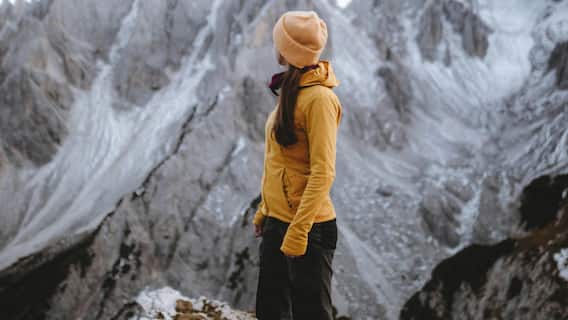 Snowy Escapes Made Stylish: 8 Mountain-Ready Winter Essentials That Blend Warmth With Style