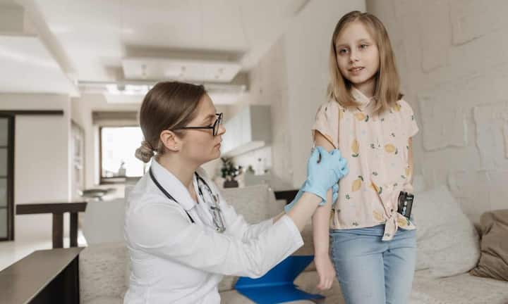 The most dangerous thing about high blood pressure is that in the beginning even children themselves do not understand that they have a problem. However, in some cases, symptoms like headache, fatigue and weakness may appear. If it is not taken care of in time, it can cause permanent damage to the heart, kidneys, brain and eyes.