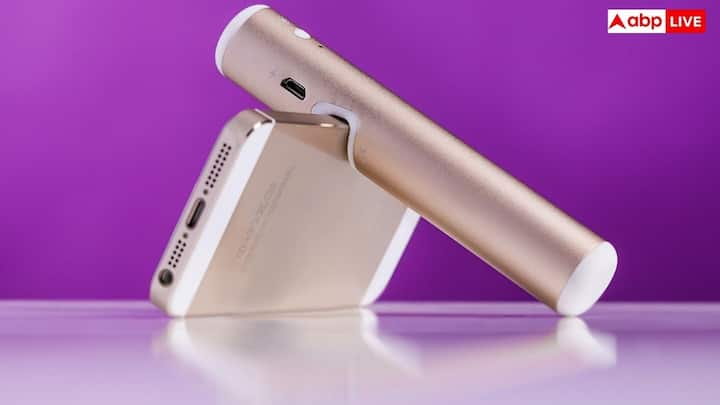 मोबाइल फोन की बैटरी काफी ज्यादा सख्त क्वालिटी चेक के तहत बनाई जाती है. ब्रांड ओवरहीटिंग, शॉर्ट सर्किट और लंबे समय तक चलने की क्षमता के लिए सेल की टेस्टिंग में काफी ज्यादा निवेश करते हैं. वहीं पावर बैंक, खास कर सस्ते या नकली वाले अक्सर इन सख्त स्टैंडर्ड को नजरअंदाज कर देते हैं. खराब बैटरी सेल, रीसायकल किए गए कंपोनेंट और पुराने डिजाइन अंदरूनी खराबी का खतरा काफी बढ़ा देते हैं. इस वजह से फटने की संभावना ज्यादा हो जाती है.