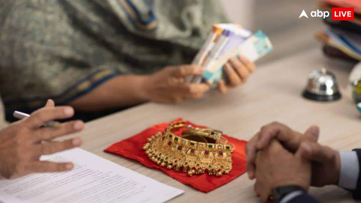 सोने की आसमान छूती कीमतों के बीच गोल्ड लोन में उछाल, महज 1 साल में 125 परसेंट की हुई बढ़ोतरी
