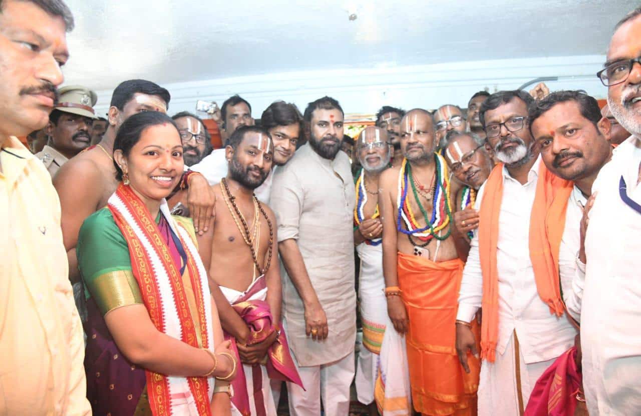 Pawan Kalyan : కొండగట్టులో పవన్ కల్యాణ్ ప్రత్యేక పూజలు! టీటీడీ నిధులతో నిర్మించే పనులకు శ్రీకారం