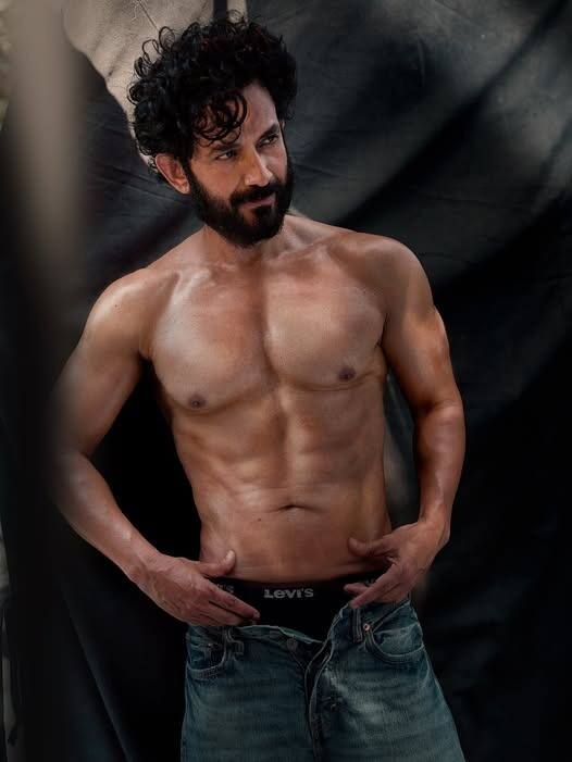 Umesh Kamat’s Intense Workout Transformation: उमेश कामत. मराठी सिनेसृष्टतील लोकप्रिय नाव. या अभिनेत्यानं मालिका, नाटक अन् सिनेमातून आपल्या अभिनयाचं नाणं खणखणीत वाजवलं.