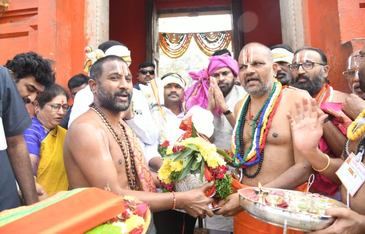 Pawan Kalyan : కొండగట్టులో పవన్ కల్యాణ్ ప్రత్యేక పూజలు! టీటీడీ నిధులతో నిర్మించే పనులకు శ్రీకారం