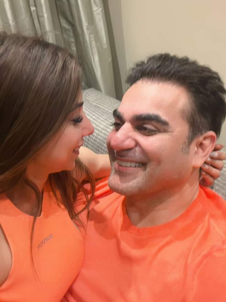 अरबाज खान ने हाल ही में इंस्टाग्राम पर अपनी और शूरा खान की कुछ लेटेस्ट फोटोज शेयर की हैं.