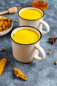 ਹਲਦੀ ਵਾਲਾ ਦੁੱਧ ਹਰ ਕਿਸੇ ਲਈ ਨਹੀਂ: ਕਿਹੜੇ ਲੋਕਾਂ ਨੂੰ ਰਹਿਣਾ ਚਾਹੀਦਾ ਦੂਰ, ਜਾਣੋ ਨੁਕਸਾਨ