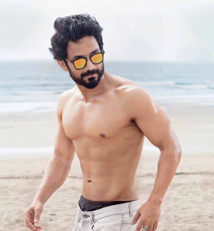 उमेश सोशल मीडियावरही खूप सक्रीय असतो.  तो दैनंदिन आयुष्य आणि प्रोजेक्ट्सच्या निगडीत पोस्ट शेअर करत असतो.