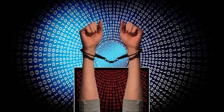 भीड़-भाड़ वाली जगहों जैसे बस, ट्रेन, मेट्रो, मॉल या मार्केट में साइबर ठग सक्रिय रहते हैं. वे खास सॉफ्टवेयर और डिवाइस की मदद से आस-पास मौजूद उन मोबाइल फोन्स को ढूंढते हैं जिनका ब्लूटूथ ऑन और डिस्कवरेबल होता है.