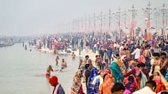 In Pics: प्रयागराज माघ मेले में पहले दिन उमड़ा आस्था का सैलाब, सुबह 10 बजे तक 9 लाख लोगों ने लगाई डुबकी