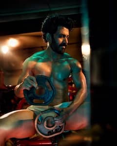 6 पॅक अ‍ॅब्स अन् कातिल नजर! मराठी सिनेसृष्टीतील शाहरूख खान पाहिलंत का? 50शीच्या उंबरठ्यावर जबरदस्त ट्रान्सफॉर्मेशन