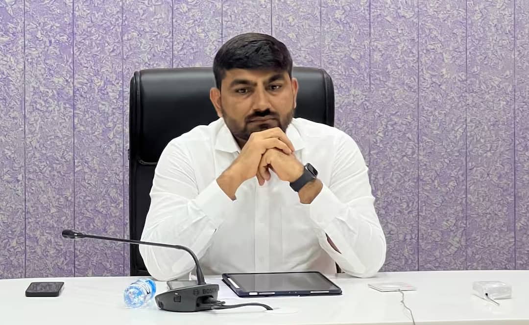 surendranagar collector rajendra patel suspended land scam ed arrest ₹1500 કરોડનું જમીન કૌભાંડ: સુરેન્દ્રનગરના પૂર્વ કલેક્ટર ડો. રાજેન્દ્ર પટેલ સસ્પેન્ડ