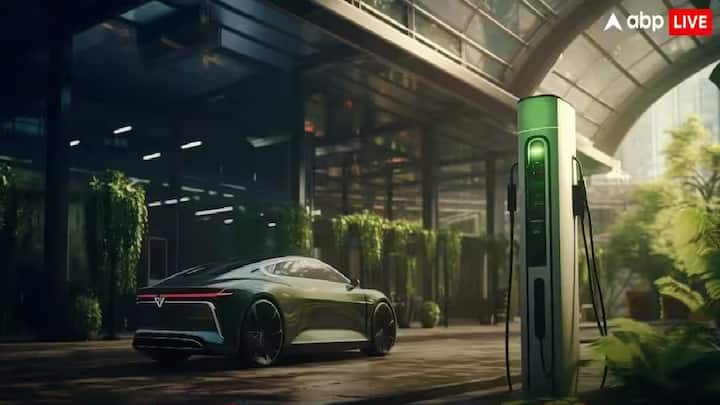 ઇલેક્ટ્રિક વાહનોમાં ચાંદીનો ઉપયોગ ઝડપથી વધી રહ્યો છે. પેટ્રોલ અને ડીઝલ કાર કરતાં EVs ને અનેક ગણી વધુ ચાંદીની જરૂર પડે છે. વિવિધ વાહનો, બેટરી અને ભાગોમાં ચાંદી શા માટે આવશ્યક માનવામાં આવે છે તે જાણો.