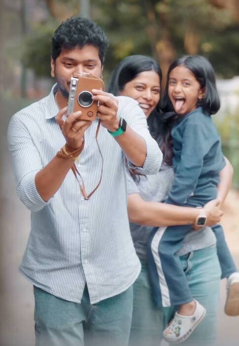 हा व्हिडिओ अभिनेता सयाजी शिंदे आणि सायली संजीव यांनी समाजमाध्यमांमध्ये शेअर केला. या व्हिडिओत 2052 पर्यंत म्हणजेच 26 वर्षांनंतर मराठी माणसाची नेमकी कशी अवस्था होईल? मराठी माणसाचं अस्तित्व काय असेल? याचं विदारक चित्र दाखवण्यात आलं आहे.