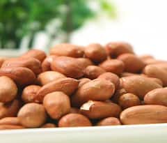 Peanuts Benefits: મગફળી ગુણકારી પરંતુ સાવધાન, આ રીતે ખાશો તો થશે નુકસાન