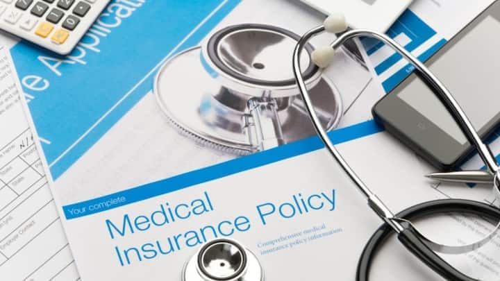 કેન્દ્ર સરકારની આયુષ્માન ભારત યોજના ગરીબ અને મધ્યમ વર્ગ માટે સ્વાસ્થ્ય સુરક્ષાનું મોટું કવચ છે, પરંતુ હવે તેના નિયમોમાં ધરખમ ફેરફાર કરવામાં આવ્યા છે. સરકારે સારવાર પ્રક્રિયામાં પારદર્શિતા લાવવા માટે કડક વલણ અપનાવ્યું છે. નવા નિયમો મુજબ, હવે દરેક લાભાર્થી માટે આધાર કાર્ડ આધારિત e-KYC કરાવવું ફરજિયાત કરવામાં આવ્યું છે. જો તમારું e-KYC બાકી હશે, તો તમને નવું કાર્ડ ઈશ્યુ કરવામાં આવશે નહીં અને જૂના કાર્ડ પર પણ હોસ્પિટલમાં સારવાર અટકાવી દેવામાં આવી શકે છે.