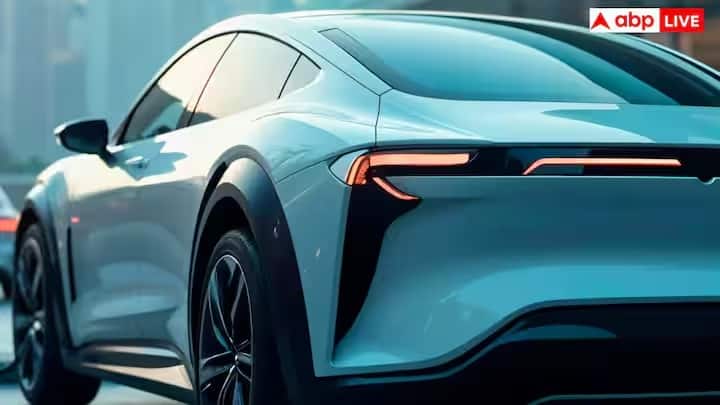 ઘણા લોકો કદાચ જાણતા નહીં હોય કે આપણી કાર અને ઇલેક્ટ્રિક વાહનોમાં ચાંદીનો ઉપયોગ થાય છે. આજના સૌથી વધુ માંગવાળા ઇલેક્ટ્રિક વાહનો સામાન્ય પેટ્રોલ અથવા ડીઝલ કાર કરતાં લગભગ છ ગણા વધુ ચાંદીનો ઉપયોગ કરે છે.