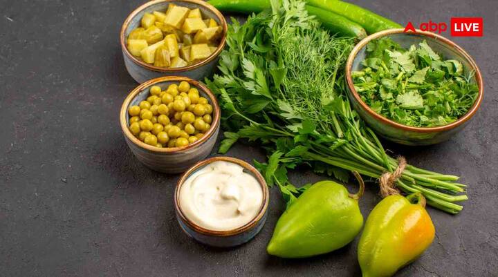 सर्दियों में कुछ और साग भी बहुत फायदेमंद हैं, जैसे सोया का साग प्रोटीन से भरपूर, मांसपेशियां मजबूत करता है, सरसों का साग सर्दियों में गर्म रखता है, इम्युनिटी बढ़ाता है, मोरिंगा सुपरफूड, एनर्जी और हड्डियों के लिए फायदेमंद है, स्प्रिंग अनियन सर्दी-जुकाम से बचाता है, ब्लड सर्कुलेशन बेहतर करता है और लाल चौलाई आयरन और कैल्शियम से भरपूर, एनीमिया में मदद करता है.
