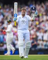 जो रूटची बॅट सध्या कसोटी क्रिकेटमध्ये चांगलीच गाजत आहे.