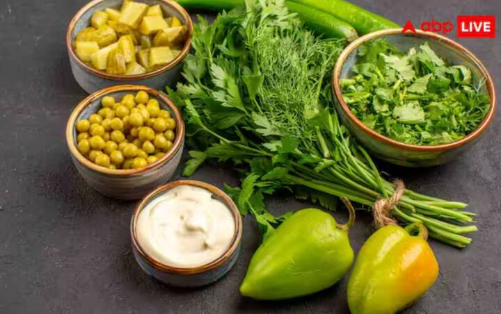 ਕੁਝ ਹੋਰ ਸਾਗ ਵੀ ਸਰਦੀਆਂ ਵਿੱਚ ਬਹੁਤ ਫਾਇਦੇਮੰਦ ਹੁੰਦੇ ਹਨ, ਜਿਵੇਂ ਕਿ ਸੋਇਆ ਸਾਗ ਪ੍ਰੋਟੀਨ ਨਾਲ ਭਰਪੂਰ ਹੁੰਦੇ ਹਨ, ਮਾਸਪੇਸ਼ੀਆਂ ਨੂੰ ਮਜ਼ਬੂਤ ਬਣਾਉਂਦੇ ਹਨ, ਸਰ੍ਹੋਂ ਦਾ ਸਾਗ ਤੁਹਾਨੂੰ ਸਰਦੀਆਂ ਵਿੱਚ ਗਰਮ ਰੱਖਦਾ ਹੈ, ਇਮਿਊਨਿਟੀ ਵਧਾਉਂਦਾ ਹੈ, ਮੋਰਿੰਗਾ ਇੱਕ ਸੁਪਰਫੂਡ ਹੈ, ਊਰਜਾ ਅਤੇ ਹੱਡੀਆਂ ਲਈ ਲਾਭਦਾਇਕ ਹੈ, ਬਸੰਤ ਪਿਆਜ਼ ਠੰਡ ਨੂੰ ਰੋਕਦਾ ਹੈ ਅਤੇ ਖੂਨ ਦੇ ਗੇੜ ਨੂੰ ਬਿਹਤਰ ਬਣਾਉਂਦਾ ਹੈ ਅਤੇ ਲਾਲ ਅਮਰੂਦ ਆਇਰਨ ਅਤੇ ਕੈਲਸ਼ੀਅਮ ਨਾਲ ਭਰਪੂਰ ਹੁੰਦਾ ਹੈ, ਅਨੀਮੀਆ ਵਿੱਚ ਮਦਦ ਕਰਦਾ ਹੈ।