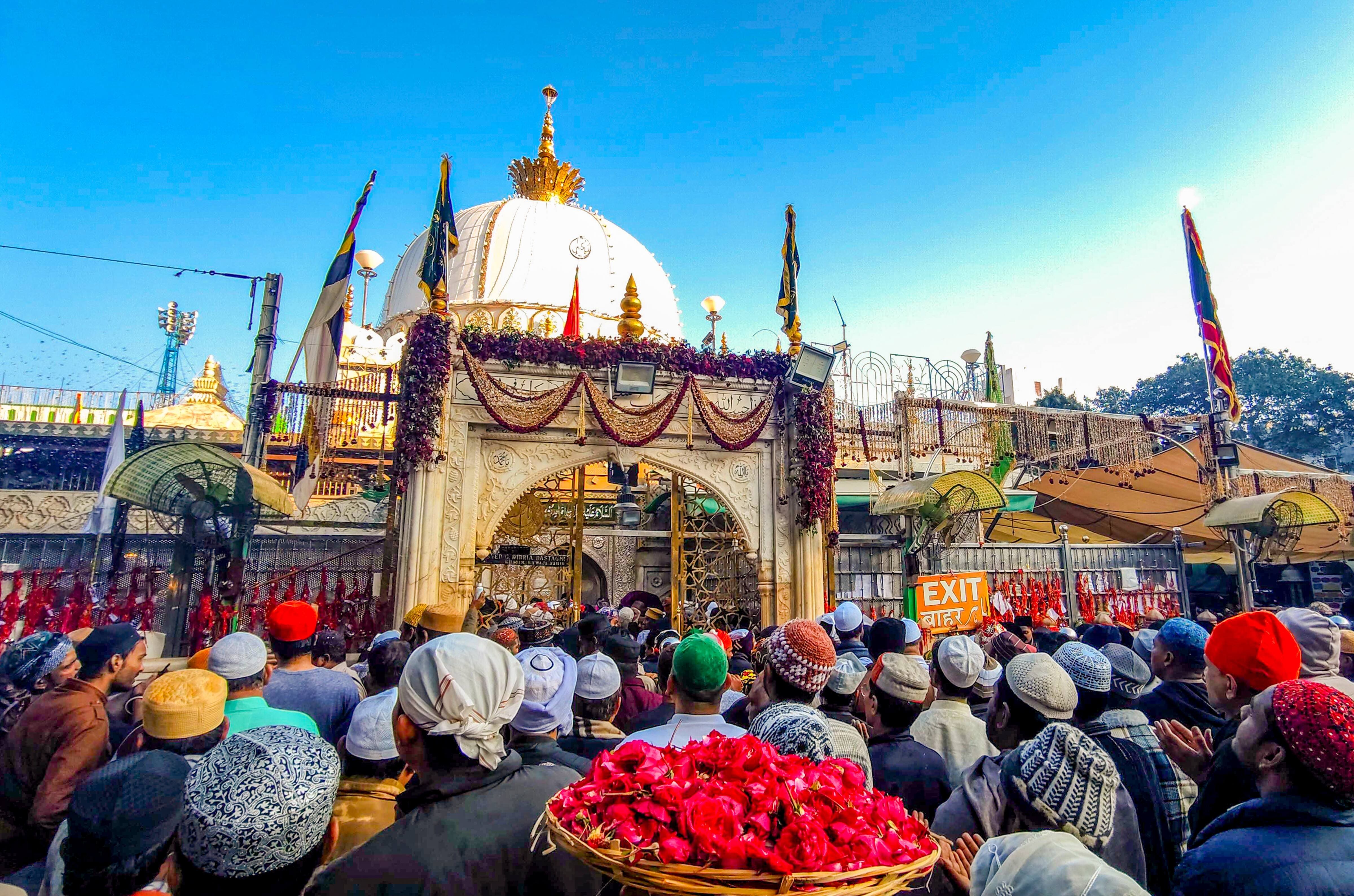 'इस पर न्यायिक सुनवाई जरूरी नहीं', अजमेर शरीफ दरगाह में पीएम की तरफ से चादर चढ़ाने के खिलाफ याचिका SC में खारिज