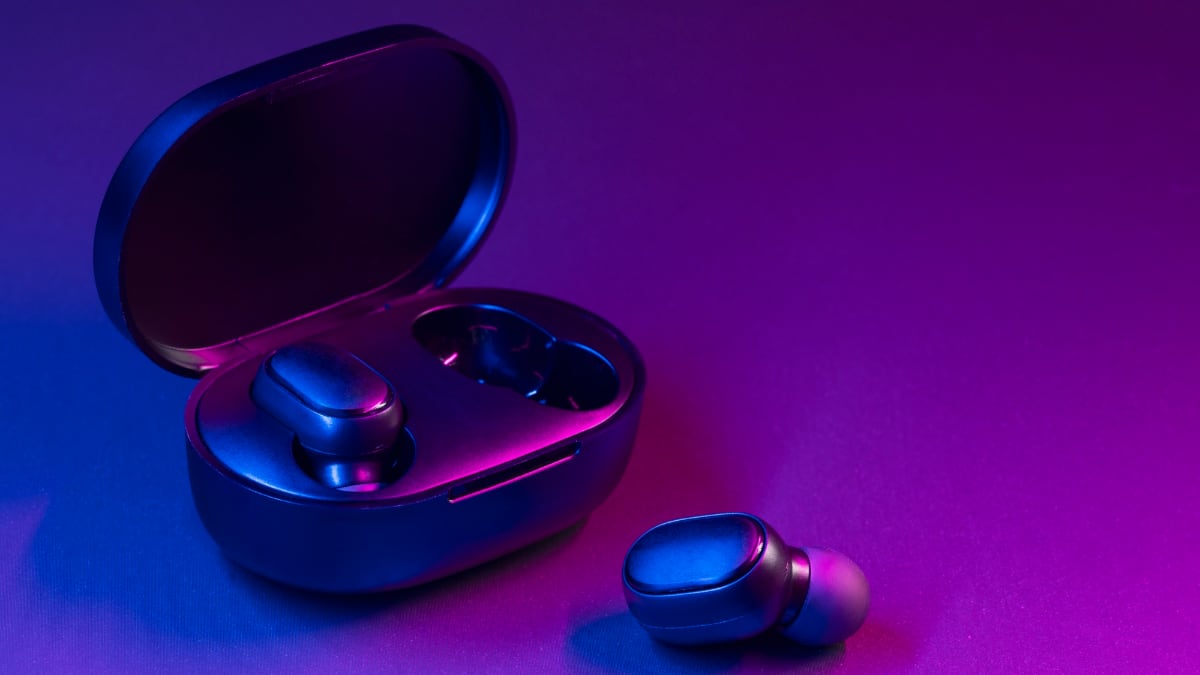 ईयरबड्स खो गए तो टेंशन न लें, ये टिप्स यूज की तो एक मिनट से पहले ही मिल जाएंगे