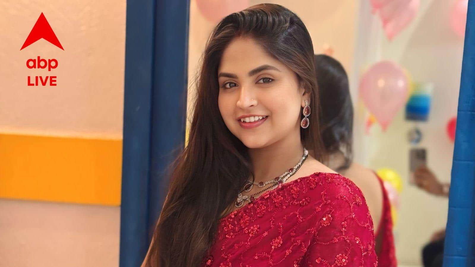 Debolinaa Nandy: মায়ের সঙ্গে যোগাযোগ বন্ধ করতে চাপ শ্বশুরবাড়ির! মানসিক টানাপোড়েনে 'অসুস্থ' সঙ্গীতশিল্পী দেবলীনা?