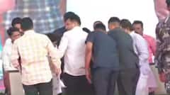 मोठी बातमी! मला चक्कर येतेय, नारायण राणेंना भोवळ, थांबवलं भाषण; कालच दिले राजकीय निवृत्तीचे संकेत