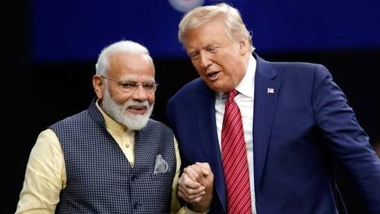 भारत आणि रशियाचे वर्षानुवर्षे चांगले संबंध आहेत. दोन्ही देशांमध्ये व्यापार देखील होतो. या कारणामुळे डोनाल्ड ट्रम्प संतापले असल्याची माहिती आहे. त्यांच्या ताज्या विधानातही त्यांनी याचा उल्लेख केला आहे.