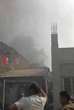 घटनेची माहिती मिळताच अग्निशमन दल घटनास्थळी दाखल झाले.
