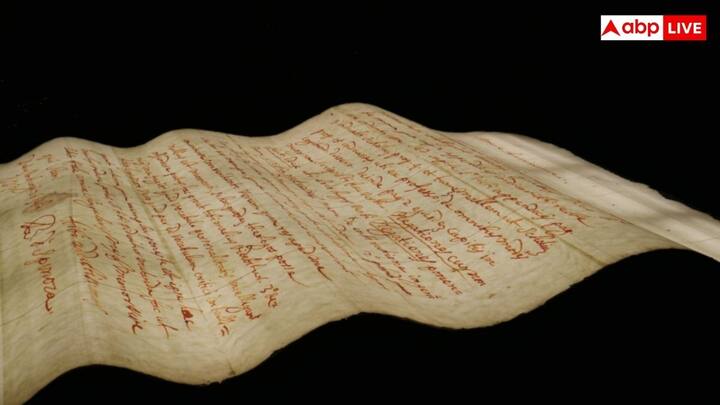 अगर खून से लिखा कोई पत्र किसी व्यक्ति, संस्था या फिर सार्वजनिक प्राधिकरण को धमकाने, दबाव डालने या फिर मनोवैज्ञानिक रूप से डराने के लिए भेजा जाता है तो इसे भारतीय न्याय संहिता की धारा 351 के तहत आपराधिक धमकी माना जाता है.