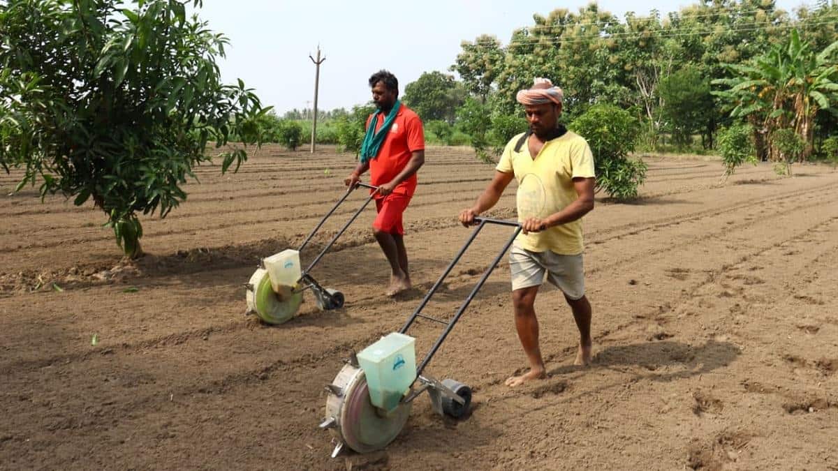 எரிபொருள் இல்லா இயந்திரம்... விவசாயிகளுக்கு கை கொடுக்கும் நவீன தொழில்நுட்பம்