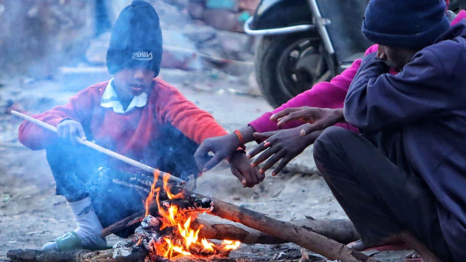 Weather Update: রাজ্যজুড়ে হাড় কাঁপানো শীতের কামড়, জবুথবু দশা কলকাতার, একাধিক জেলায় এবার শৈত্যপ্রবাহের পরিস্থিতির সতর্কতা জারি !