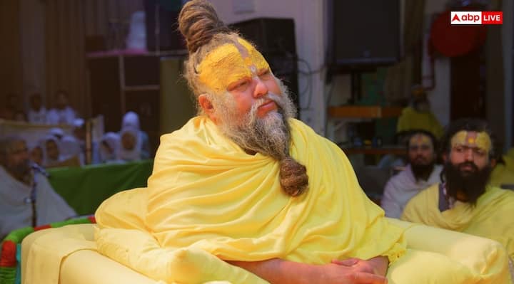 मथुरा का बांके बिहारी मंदिर और उसके बाद वृंदावन का राधावल्लभ मंदिर प्रेमानंद महाराज की तपोस्थली बन गया. वे 10 साल गौरांगी शरण महाराज की संगत में रहे और यहीं श्री राधा राधावल्लभी संप्रदाय में दीक्षा के साथ उनका नाम प्रेमानंद गोविंद शरण यानी प्रेमानंद महाराज पड़ा.