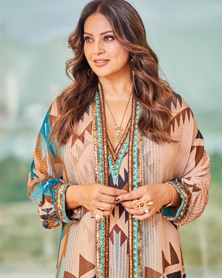 एक्ट्रेस ने करण सिंह ग्रोवर से शादी के बाद उन्होंने फिल्मों से दूरी बना ली है और बेटी के जन्म के बार वो परिवार के साथ समय बिता रही हैं, हालांकि वो सोशल मीडिया पर काफी एक्टिव हैं.