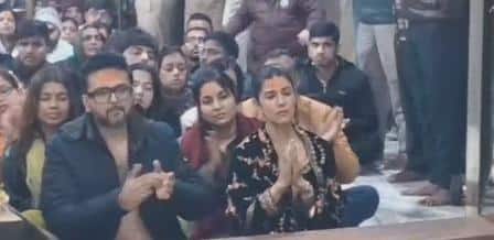 Nimrat Kaur visited Lord Mahakal in Ujjain Mahakaleshwar temple, showed devotion in Bhasma Aarti.