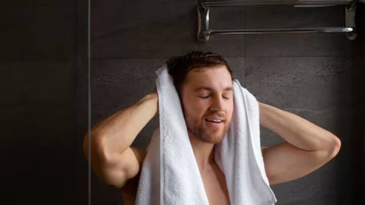 খেয়ে উঠে সঙ্গে সঙ্গে স্নান করতে ঢুকতে নিষেধ করেন বড়রা। সেই নিয়ে বকঝকাও শুনতে হয় বাড়িতে।